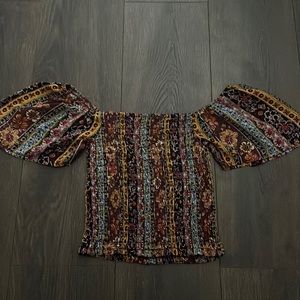 Target brand top. Size xs in women’s. No stains in perfect shape!